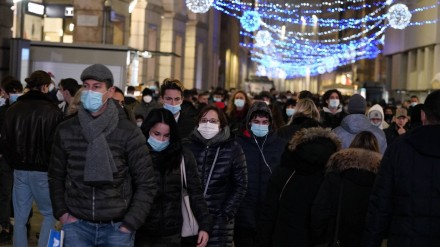 Obbligo mascherine all'aperto e Green pass meno duraturo: si dedice il 23 dicembre